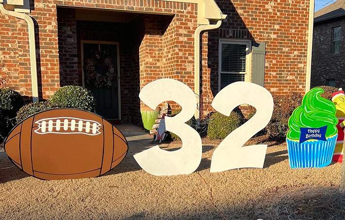 Football, 32, cupcake
